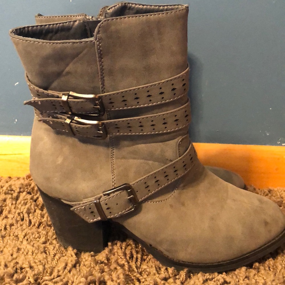 Vanity brand Bootie size 8.5